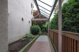 Photo 2: 404 1133 HARWOOD Street in Vancouver: West End VW Condo for sale in "HARWOOD MANOR" (Vancouver West)  : MLS®# R2031715