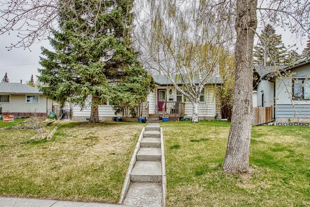 Main Photo: 1972 Cottonwood Crescent SE in Calgary: Southview Detached for sale : MLS®# A2047458
