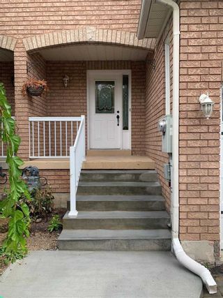 Photo 3: 162 Twin Pines Crescent in Brampton: Northwest Sandalwood Parkway House (2-Storey) for sale : MLS®# W5895935
