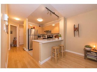 Photo 5: 206 3278 HEATHER Street in Vancouver: Cambie Condo for sale in "The Heatherstone" (Vancouver West)  : MLS®# V1121190