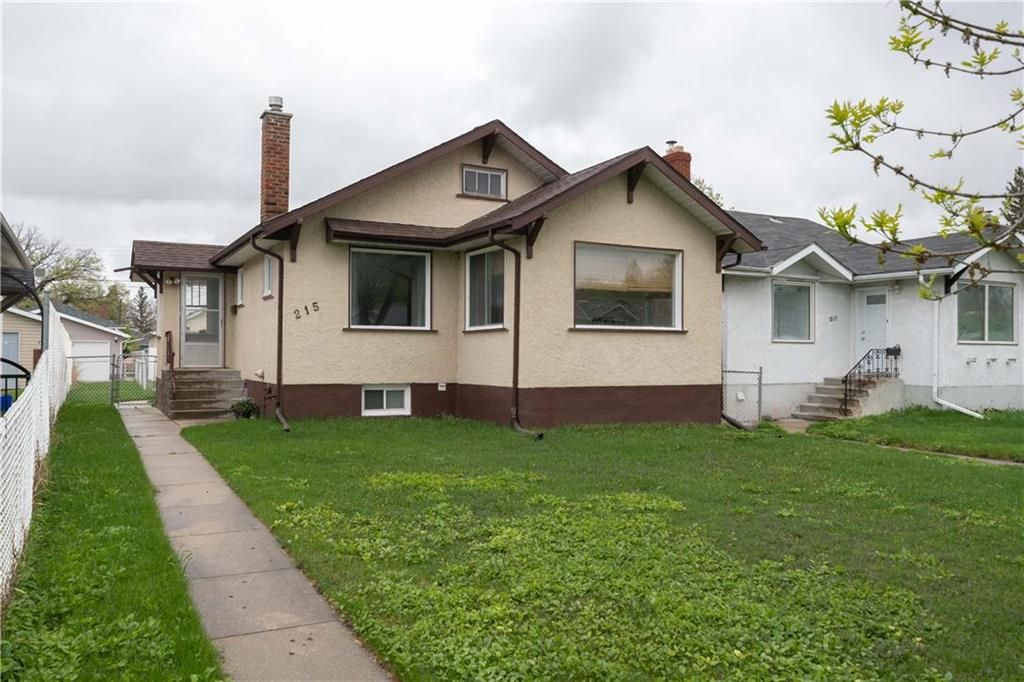 Main Photo: 215 Donalda Avenue in Winnipeg: East Kildonan Residential for sale (3D)  : MLS®# 202314078
