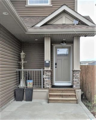 Photo 2: 318 Lehrer Manor in Saskatoon: Hampton Village Residential for sale : MLS®# SK968132