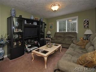 Photo 15: 4005 Santa Rosa Pl in VICTORIA: SW Strawberry Vale House for sale (Saanich West)  : MLS®# 596217