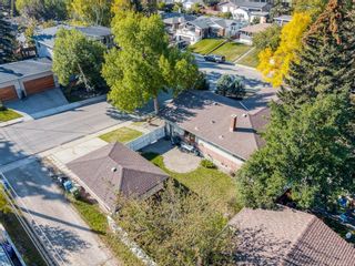 Photo 12: 3604 Chippendale Drive NW in Calgary: Charleswood Detached for sale : MLS®# A2003810