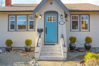 Photo 2: 836 Monterey Ave in Oak Bay: OB South Oak Bay House for sale : MLS®# 863019