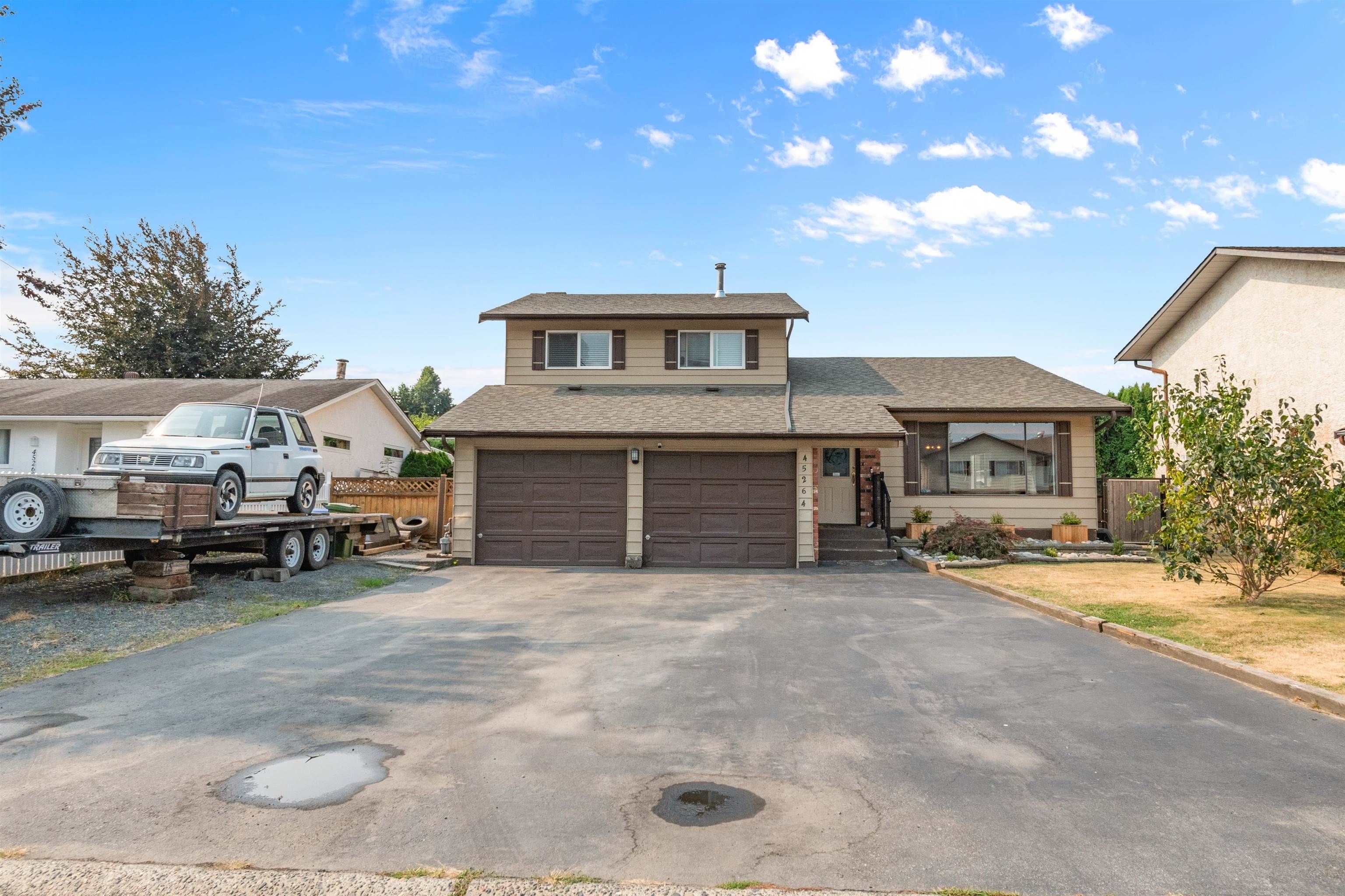 Main Photo: 45264 LENORA Crescent in Chilliwack: Chilliwack Proper West House for sale : MLS®# R2809412