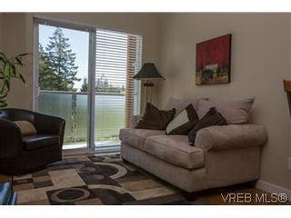 Photo 2: 307 611 Brookside Rd in VICTORIA: Co Latoria Condo for sale (Colwood)  : MLS®# 605920