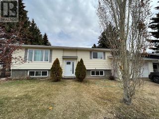Photo 1: 310 5 Avenue in Wainwright: House for sale : MLS®# A2031217