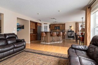 Photo 6: 200 Cougartown Close SW in Calgary: Cougar Ridge Detached for sale : MLS®# A2124049