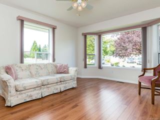 Photo 2: 2001 VALLEY VIEW DRIVE in COURTENAY: CV Courtenay East House for sale (Comox Valley)  : MLS®# 770574