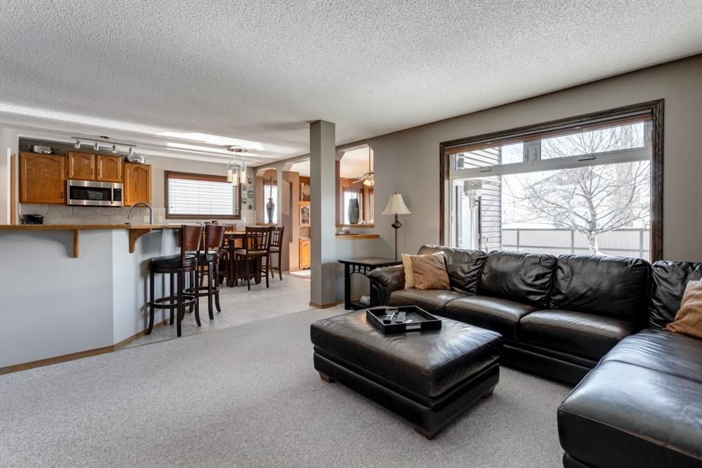 Main Photo: 134 Coverton Heights NE in Calgary: Coventry Hills Detached for sale : MLS®# A1071976