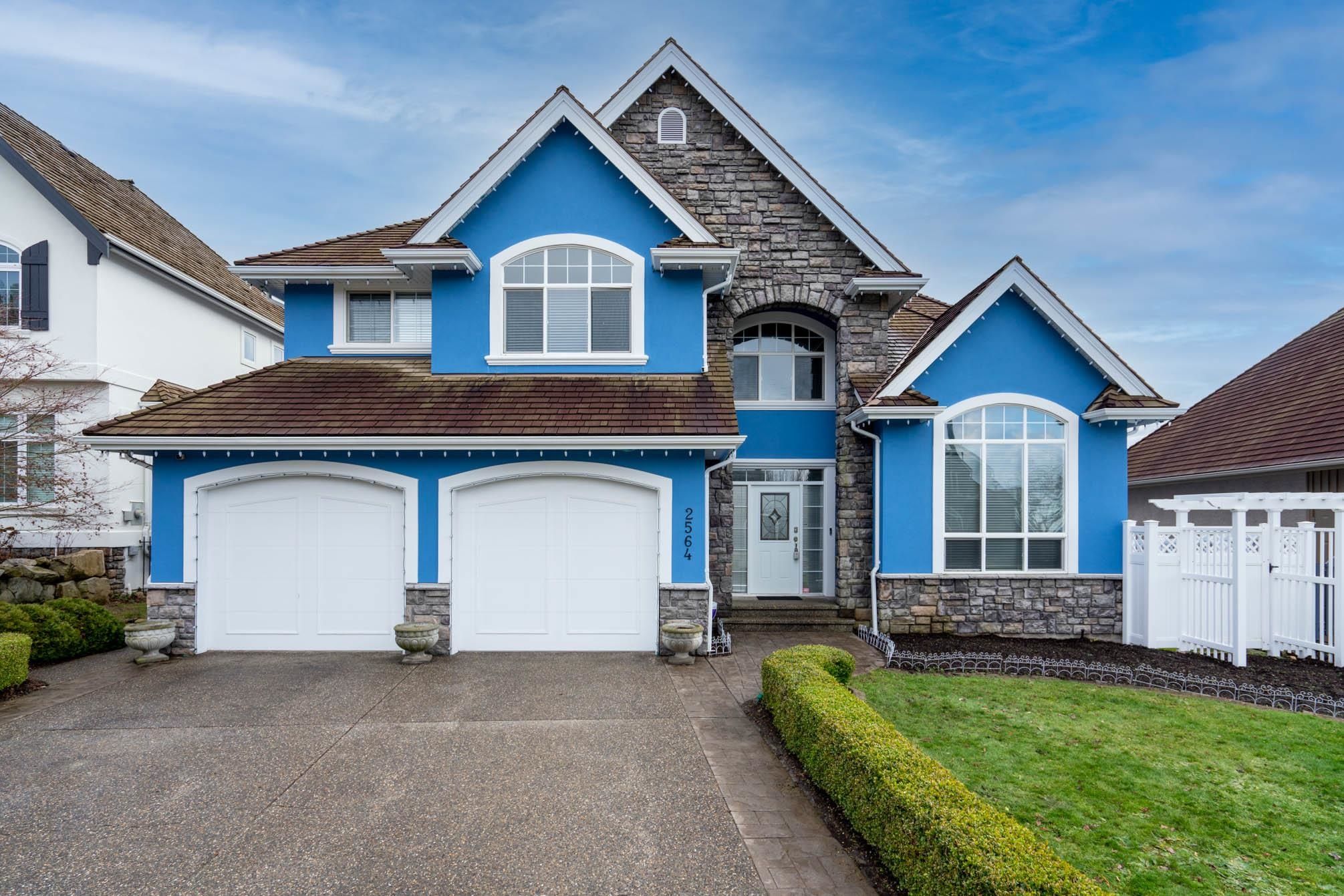 Main Photo: 2564 HICKORY LANE in : Abbotsford East House for sale : MLS®# R2644045