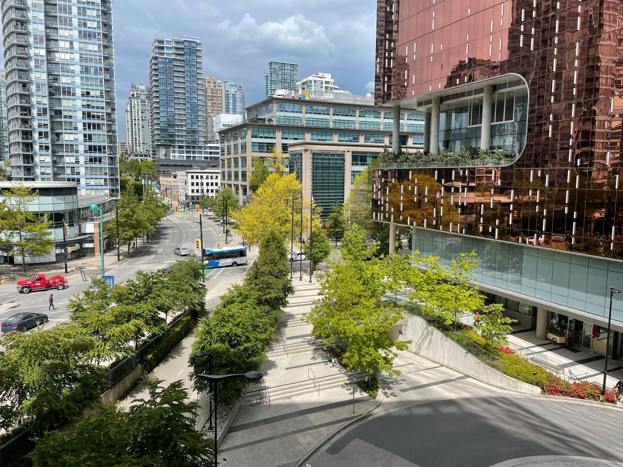Main Photo: 621 68 SMITHE Street in Vancouver: Downtown VW Condo for sale (Vancouver West)  : MLS®# R2694346