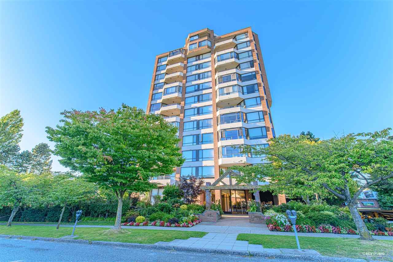 Main Photo: 404 2189 W 42ND Avenue in Vancouver: Kerrisdale Condo for sale in "Governor Point" (Vancouver West)  : MLS®# R2494656
