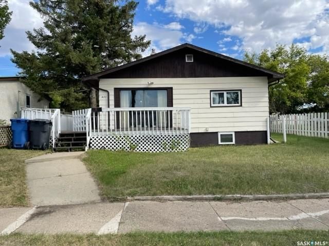 Main Photo: 822 106th Street in North Battleford: Paciwin Residential for sale : MLS®# SK945799
