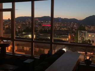 Photo 1: 410 2511 QUEBEC Street in Vancouver: Mount Pleasant VE Condo for sale in "OnQue" (Vancouver East)  : MLS®# R2461860