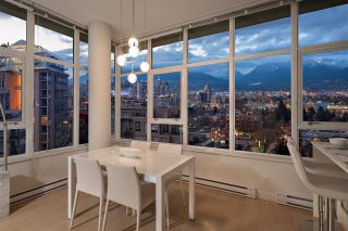 Photo 4: PH1007 2788 PRINCE EDWARD Street in Vancouver: Mount Pleasant VE Condo for sale in "UPTOWN" (Vancouver East)  : MLS®# R2254176