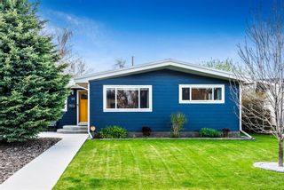 Photo 1: 96 Gainsborough Drive SW in Calgary: Glamorgan Detached for sale : MLS®# A1219462