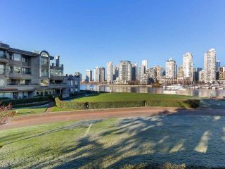 Photo 11: 219 1869 SPYGLASS Place in Vancouver: False Creek Condo for sale in "THE REGATTA" (Vancouver West)  : MLS®# R2327588