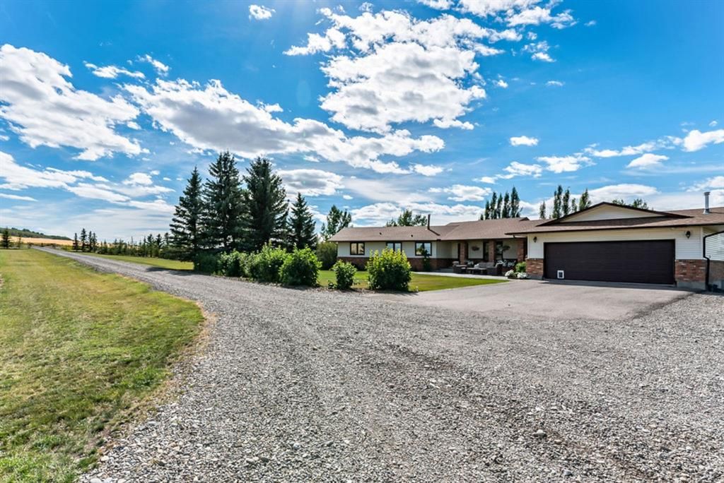 Main Photo: 32158 402 Avenue W: Rural Foothills County Detached for sale : MLS®# A1029256