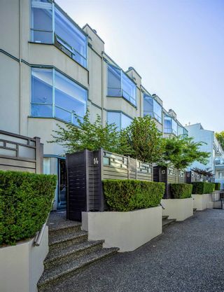 Photo 1: 14 939 W 7TH Avenue in Vancouver: Fairview VW Condo for sale in "MERIDAN COURT" (Vancouver West)  : MLS®# R2491702