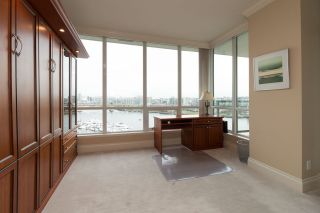 Photo 10: 1103 1328 MARINASIDE Crescent in Vancouver: Yaletown Condo for sale in "THE CONCORD" (Vancouver West)  : MLS®# R2444768