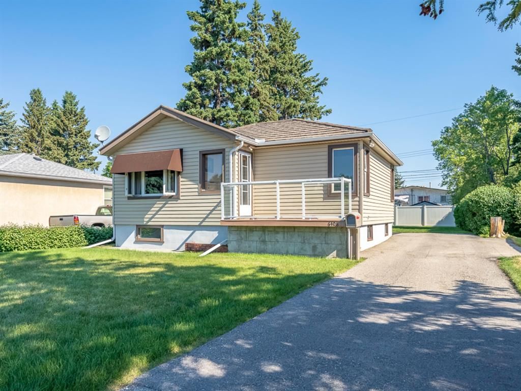 Main Photo: 6408 33 Avenue NW in Calgary: Bowness Detached for sale : MLS®# A1125876