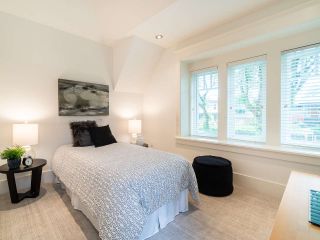 Photo 17: 2150 E 6TH Avenue in Vancouver: Grandview VE House for sale in "The Drive" (Vancouver East)  : MLS®# R2302383