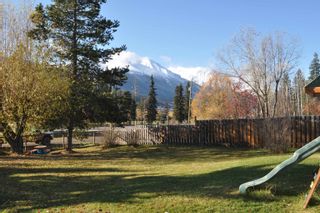 Photo 3: 4740 MANTON Road in Smithers: Smithers - Town Manufactured Home for sale (Smithers And Area (Zone 54))  : MLS®# R2631243