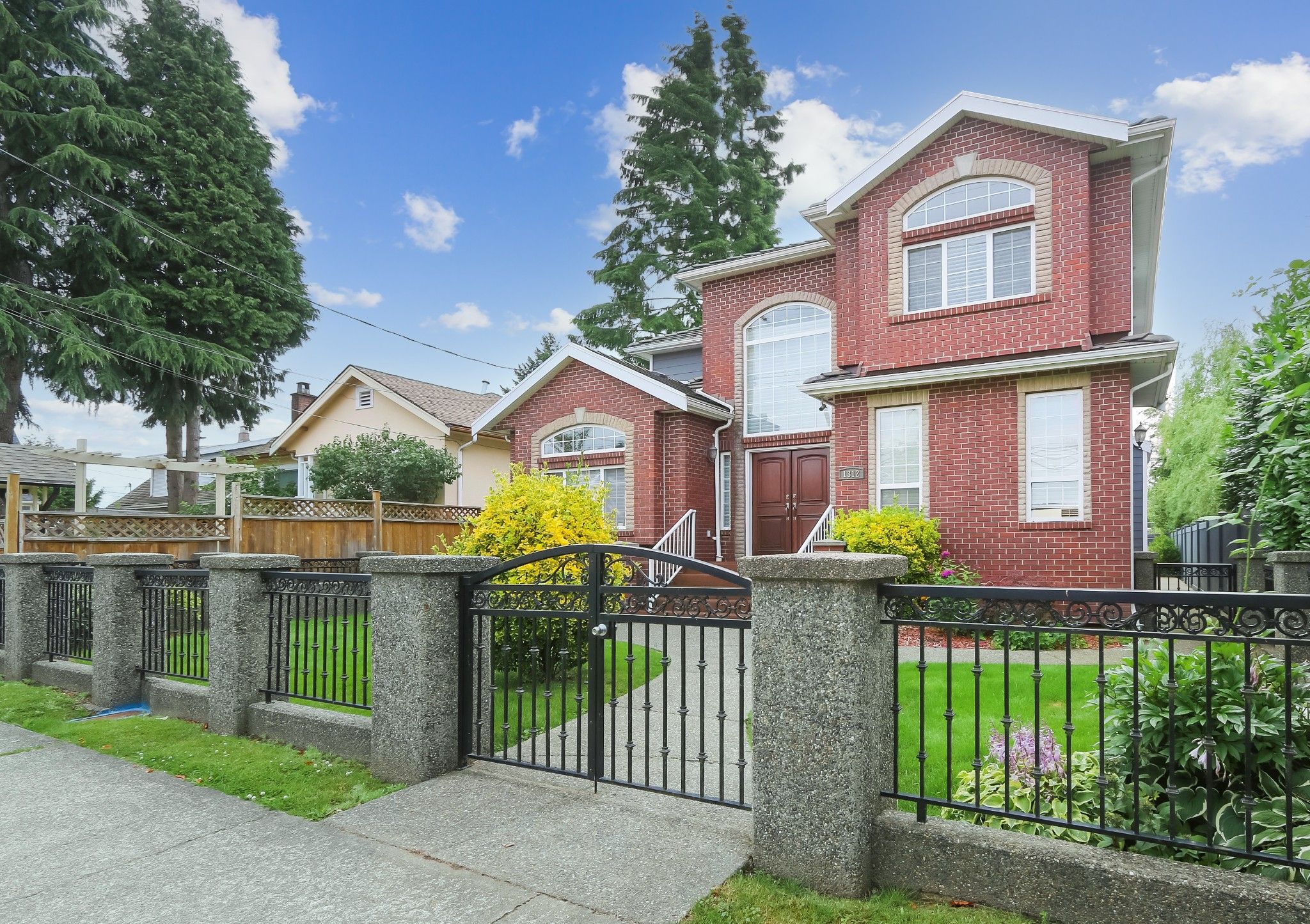Main Photo: 1312 TENTH Avenue in New Westminster: West End NW House for sale : MLS®# R2640522