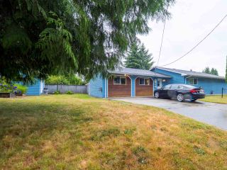 Photo 1: 576 SHAW Road in Gibsons: Gibsons & Area House for sale (Sunshine Coast)  : MLS®# R2387122