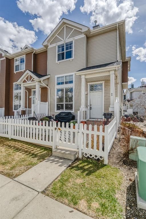 Main Photo: 89 Elgin Gardens SE in Calgary: McKenzie Towne Row/Townhouse for sale : MLS®# A1217197