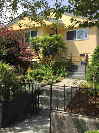 Photo 2: 6205 ST. CATHERINES Street in Vancouver: Fraser VE House for sale in "Memorial Park, South, // Fraser" (Vancouver East)  : MLS®# R2076963