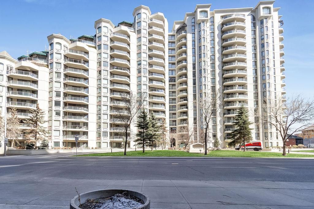 Main Photo: 1008 1108 6 Avenue SW in Calgary: Downtown West End Apartment for sale : MLS®# A2045964