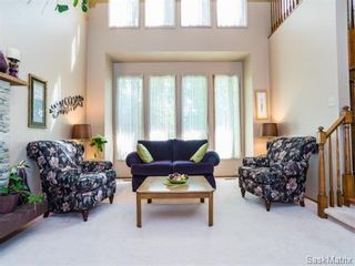 Photo 3: 323 Wathaman Place in Saskatoon: Lawson Heights Single Family Dwelling for sale (Saskatoon Area 03)  : MLS®# 577345