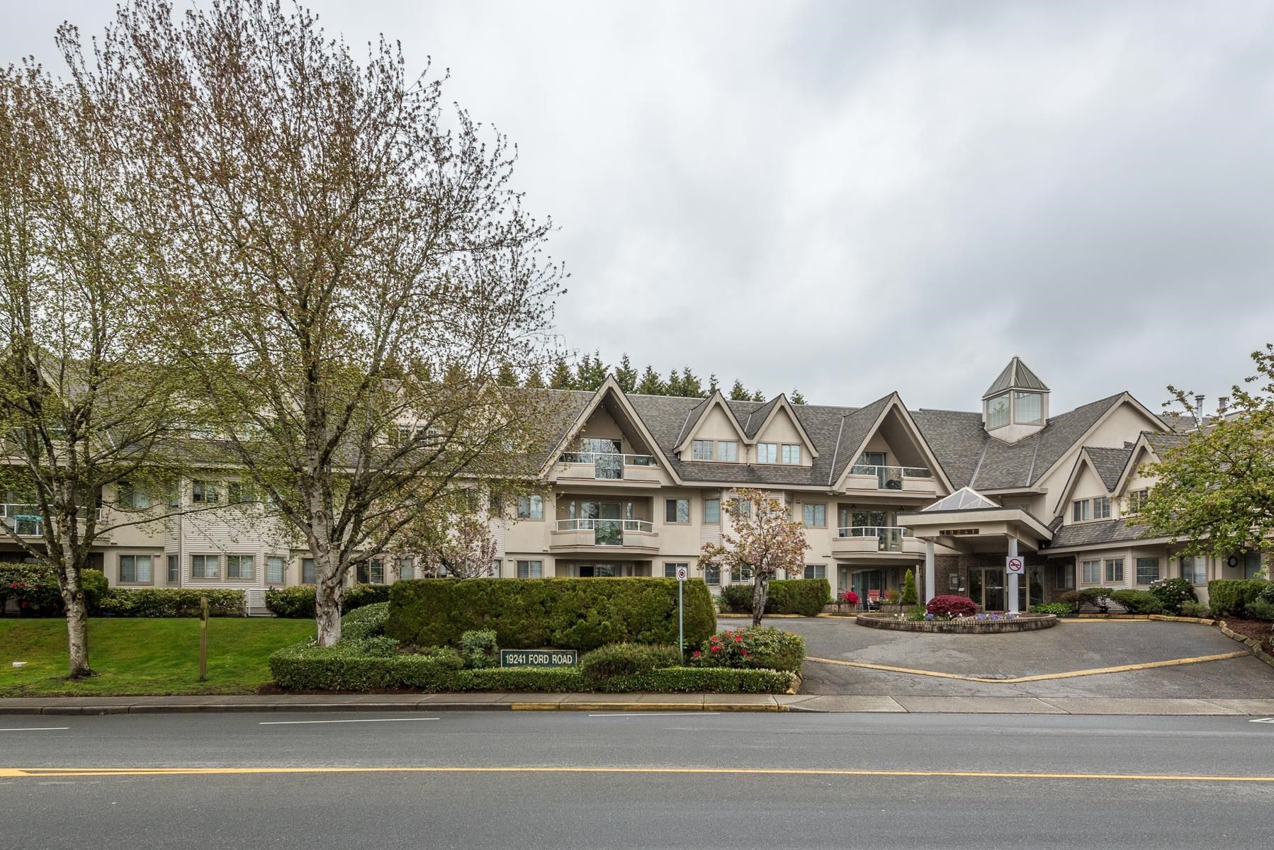 Main Photo: 107 19241 FORD Road in Pitt Meadows: Central Meadows Condo for sale in "VILLAGE GREEN" : MLS®# R2685185