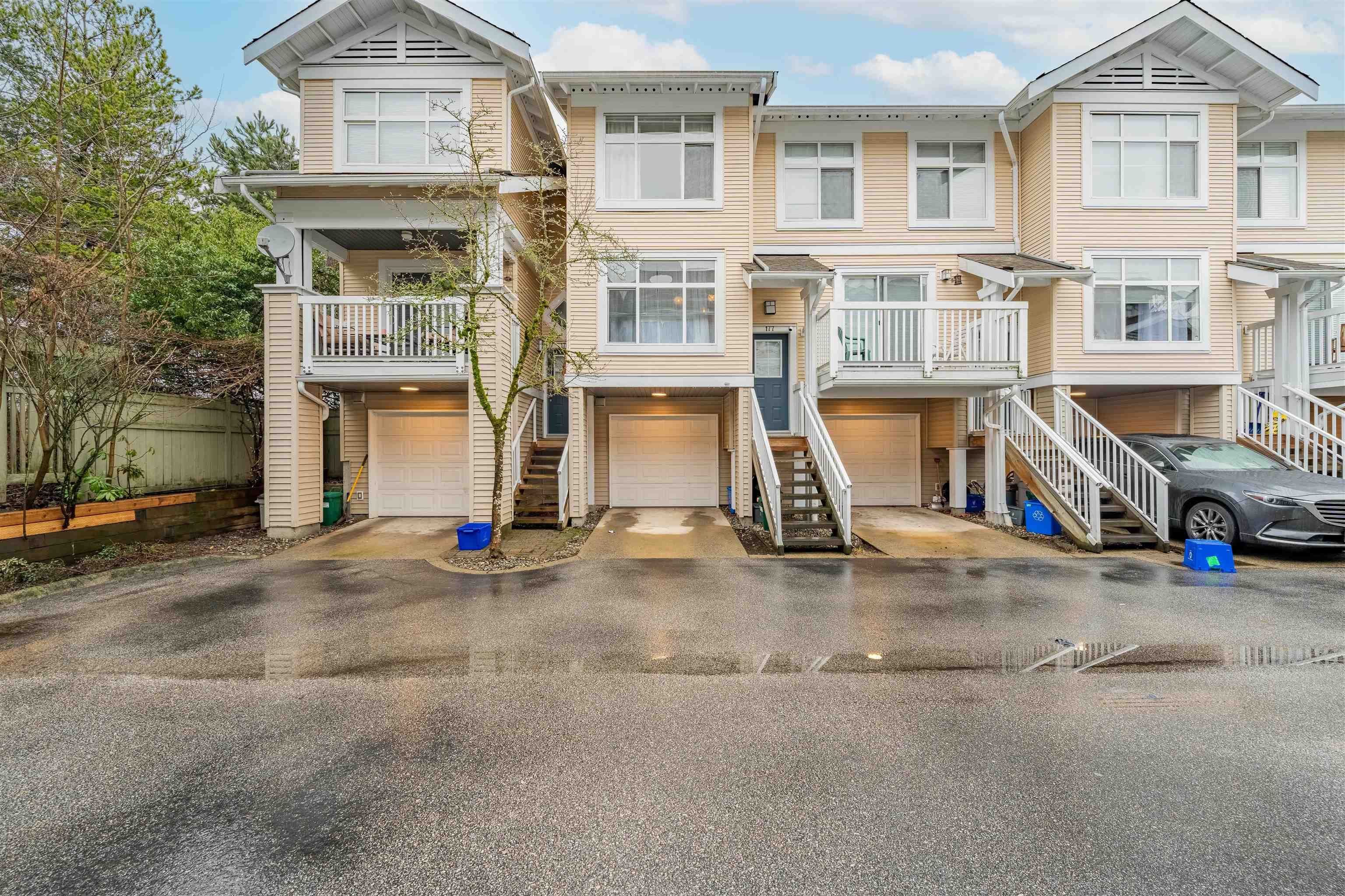 Main Photo: 177 20033 70 Avenue in Langley: Willoughby Heights Townhouse for sale in "Denim II" : MLS®# R2748290