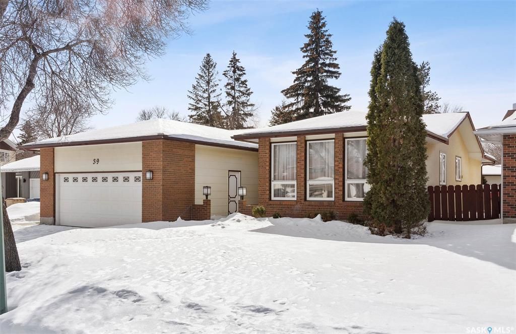 Main Photo: 39 Penfold Place in Regina: University Park Residential for sale : MLS®# SK922561