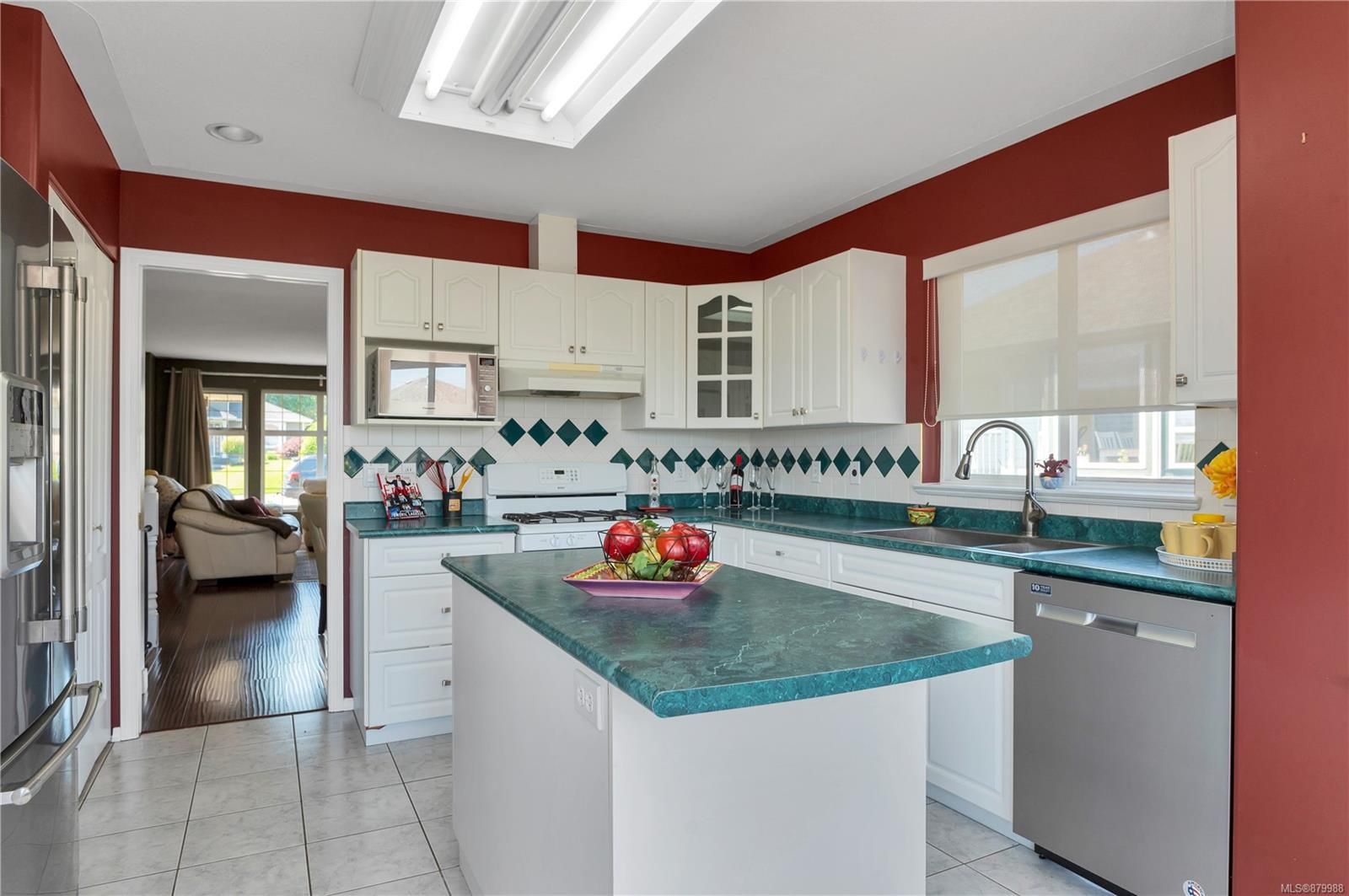 Photo 5: Photos: 2241 Canterbury Lane in Campbell River: CR Campbell River Central House for sale : MLS®# 879988