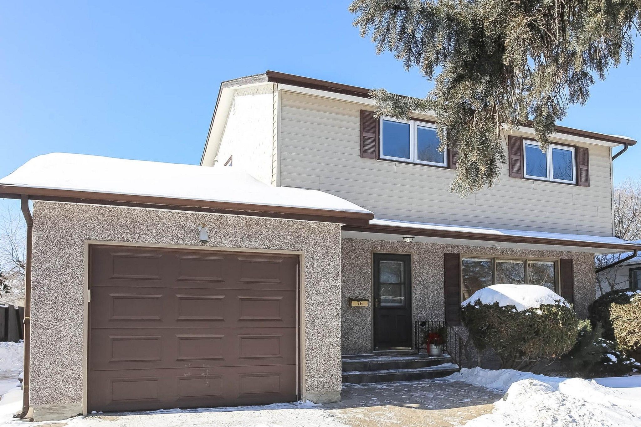 Photo 2: Photos: 76 Hammond Road in Winnipeg: Charleswood Single Family Detached for sale (1H)  : MLS®# 202103156