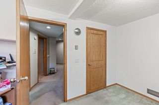Photo 27: 161 Oakbriar Close SW in Calgary: Palliser Row/Townhouse for sale : MLS®# A1224184
