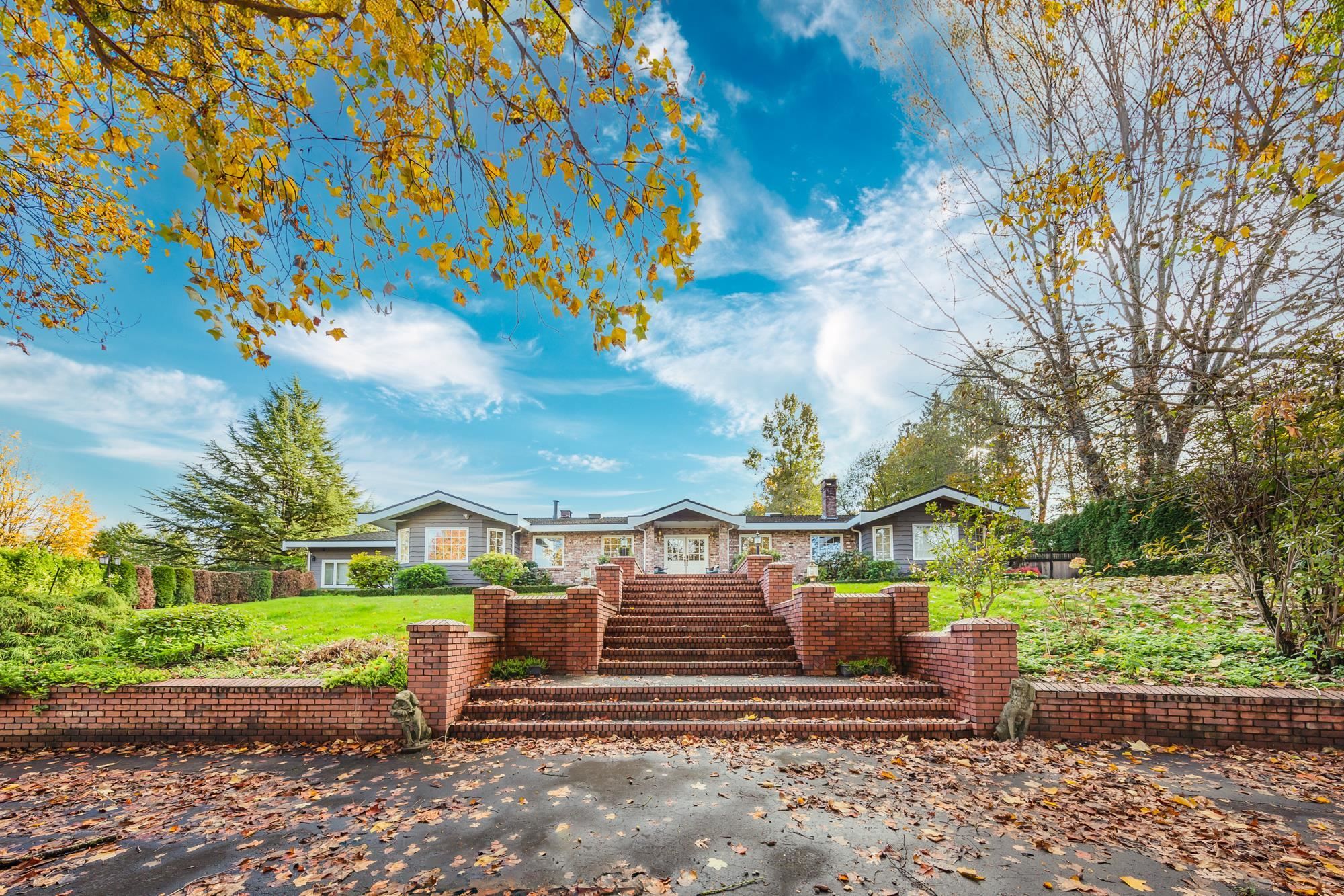 Main Photo: 17490 HILLVIEW Place in Surrey: Grandview Surrey House for sale (South Surrey White Rock)  : MLS®# R2831182
