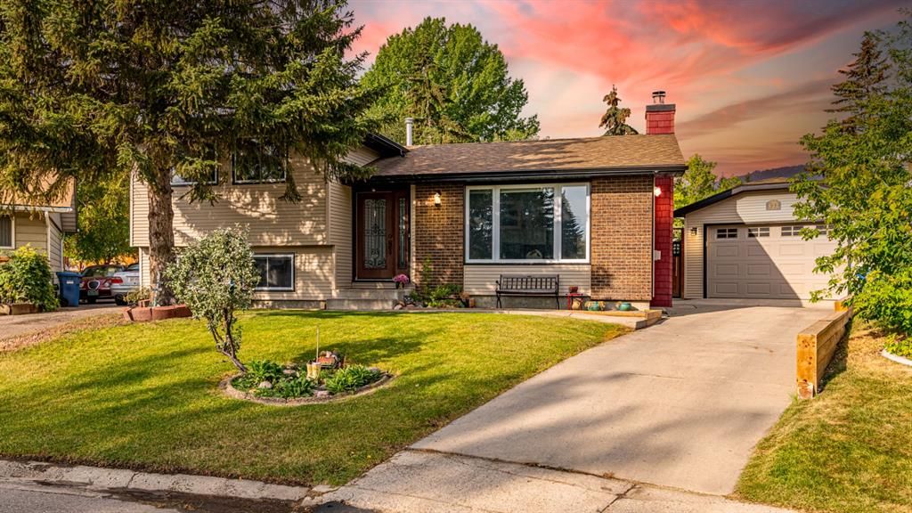 Main Photo: 127 Lynnbrook Place SE in Calgary: Ogden Detached for sale : MLS®# A1258790