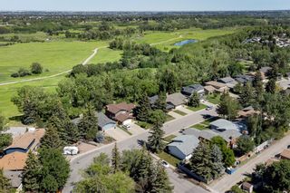 Photo 2: 135 Midridge Close SE in Calgary: Midnapore Detached for sale : MLS®# A1242361