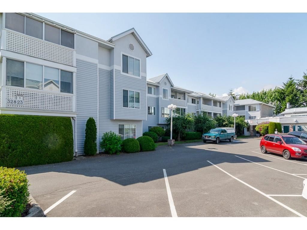 Main Photo: 103 32823 LANDEAU Place in Abbotsford: Central Abbotsford Condo for sale : MLS®# R2600171