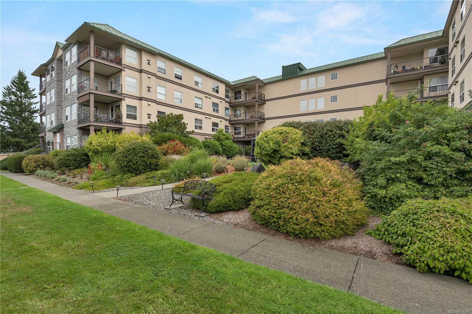 Main Photo: 203 280 S Dogwood St in Campbell River: CR Campbell River Central Condo for sale : MLS®# 921299