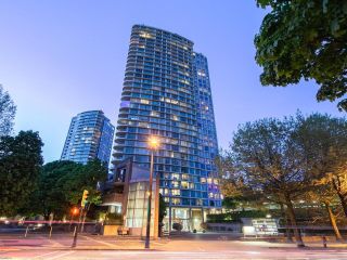 Photo 2: 3502 1009 EXPO Boulevard in Vancouver: Yaletown Condo for sale in "LANDMARK 33" (Vancouver West)  : MLS®# R2815261