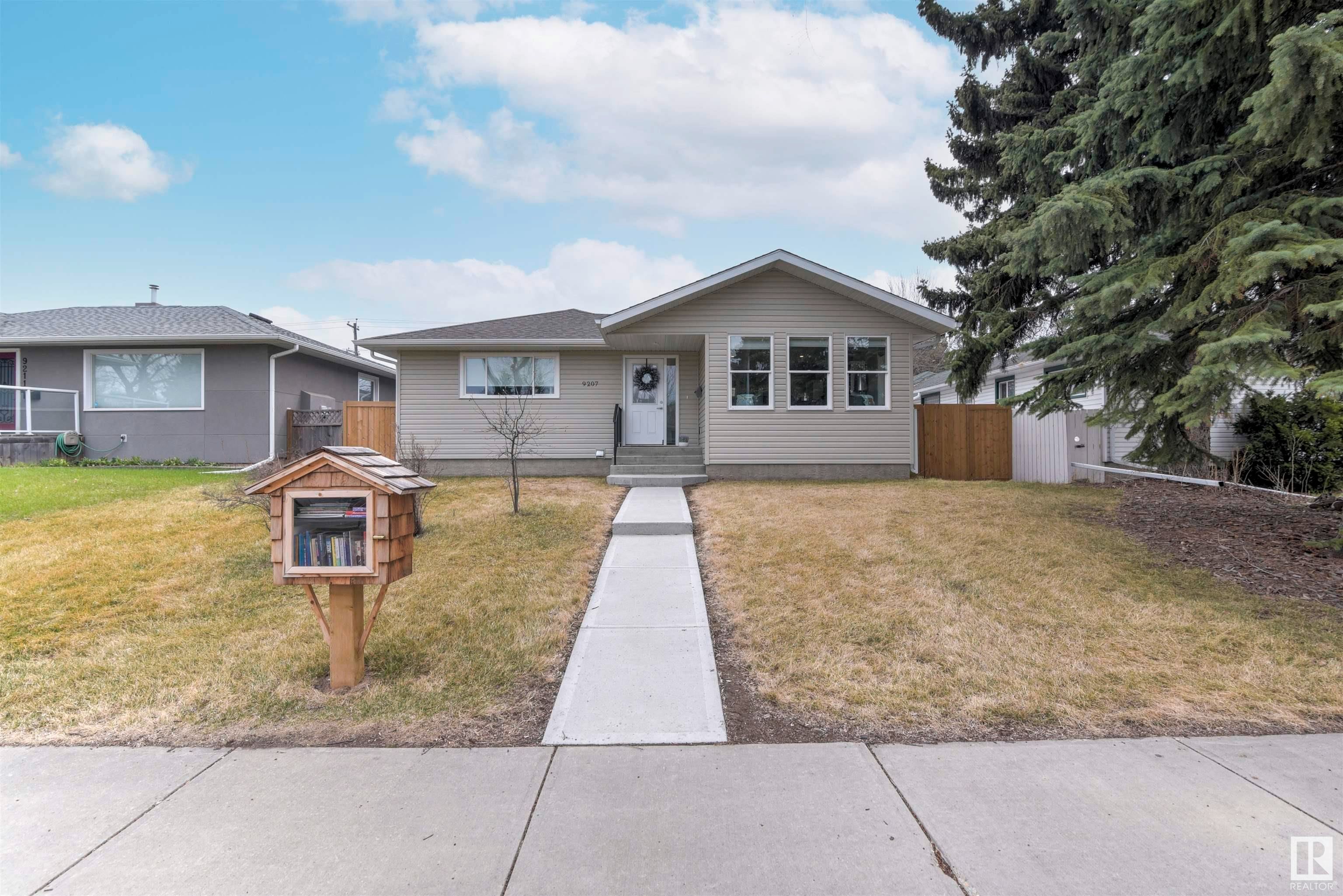 Main Photo: 9207 79 Street in Edmonton: Zone 18 House for sale : MLS®# E4292194