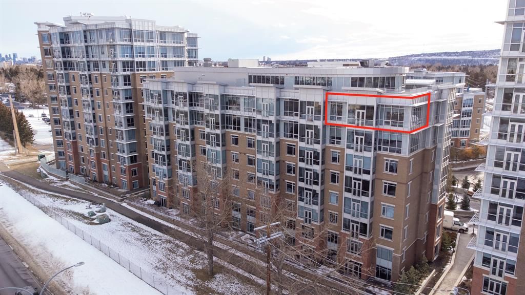 Main Photo: 811 24 Varsity Estates Circle NW in Calgary: Varsity Apartment for sale : MLS®# A2031778