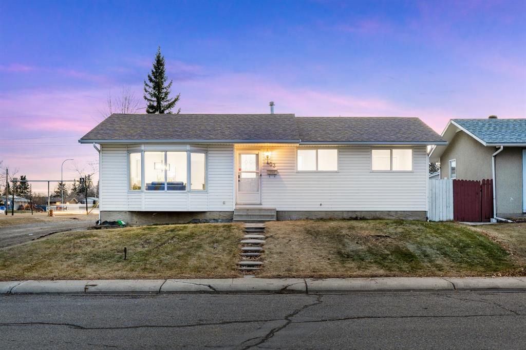 Main Photo: 403 Forest Way SE in Calgary: Forest Heights Detached for sale : MLS®# A1165345